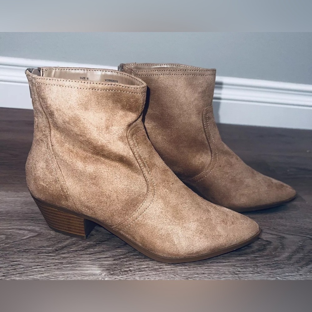 Banana Republic Woman’s Taupe Faux Suede Pointed Toe Ankle Boots Size 6